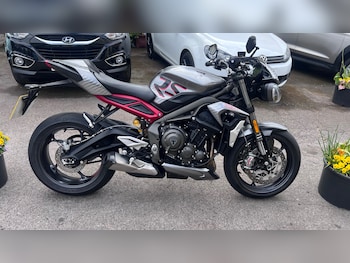 Used Triumph STREET 2022 for sale - bike-74881788: Photo
