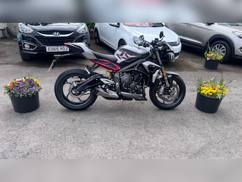 Used Triumph STREET 2022 for sale - bike-74881788: Photo