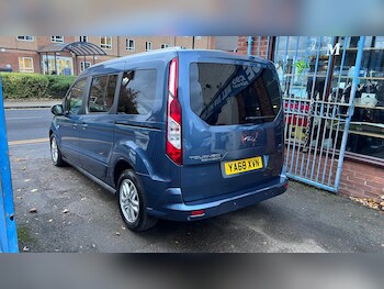 Used Ford Grand Tourneo Connect 2018 for sale - 76471400: Photo