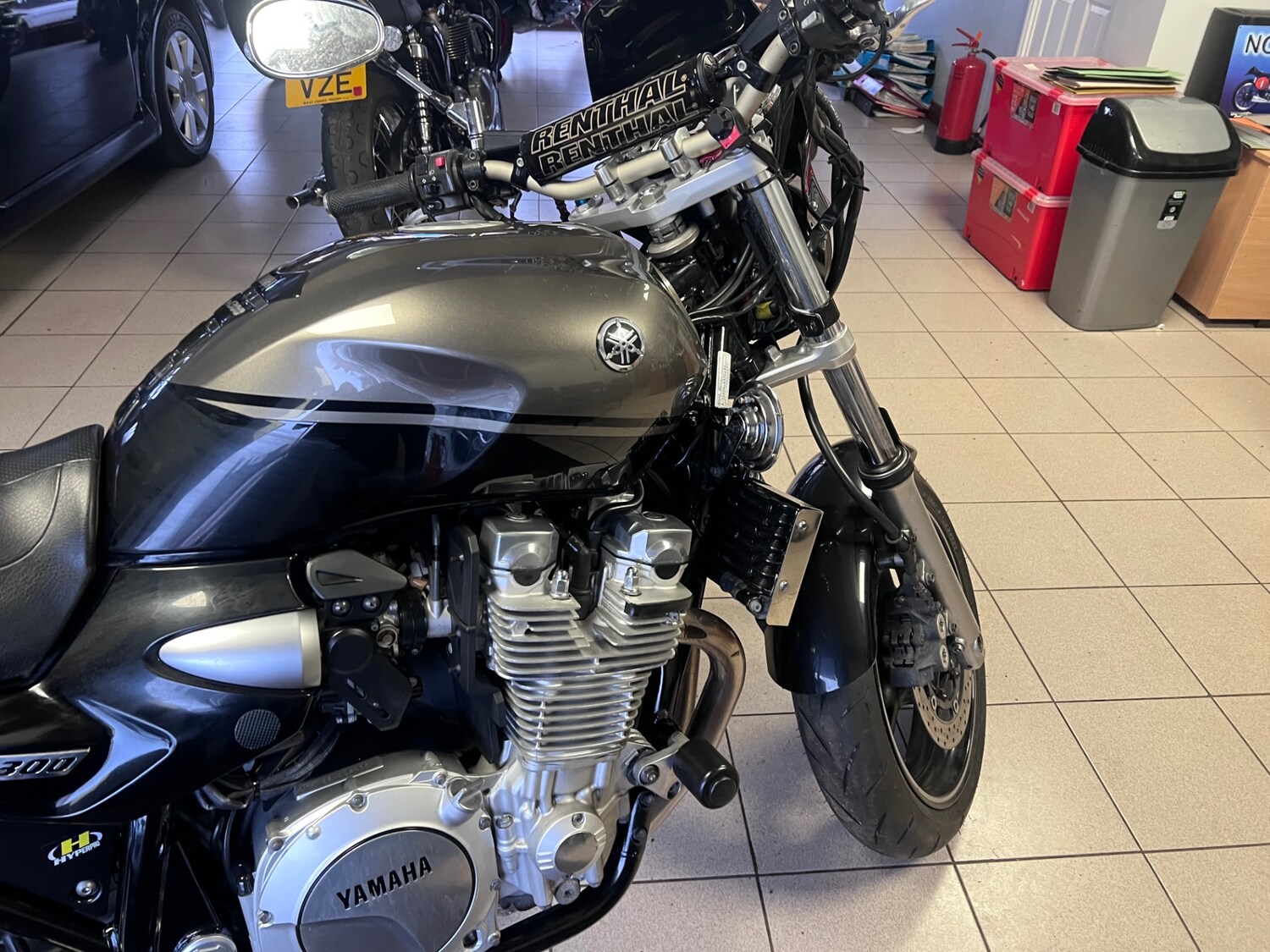 Yamaha XJR