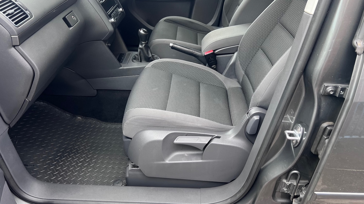 Used Volkswagen Touran 2014 for sale - 77678919: Photo 24