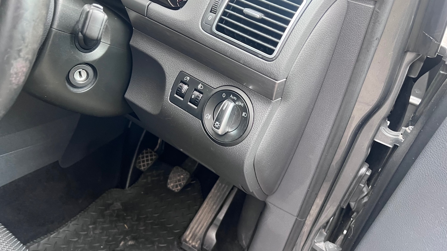 Used Volkswagen Touran 2014 for sale - 77678919: Photo 48