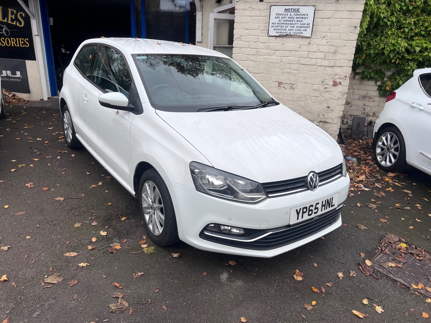 Used Volkswagen Polo 2015 for sale - 76547458: Photo 1