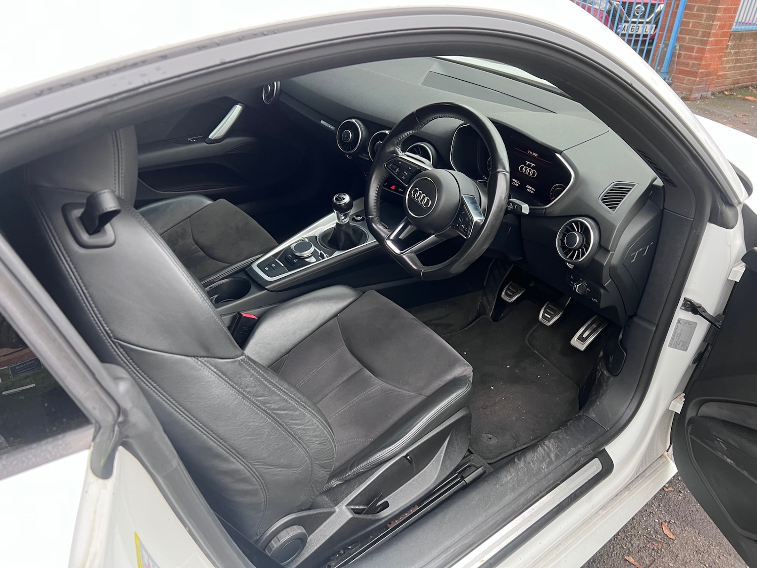 Used Volkswagen Polo 2015 for sale - 76547458: Photo 2