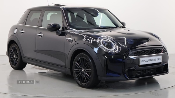 Used MINI Hatch 2023 for sale - 76840136: Photo 1