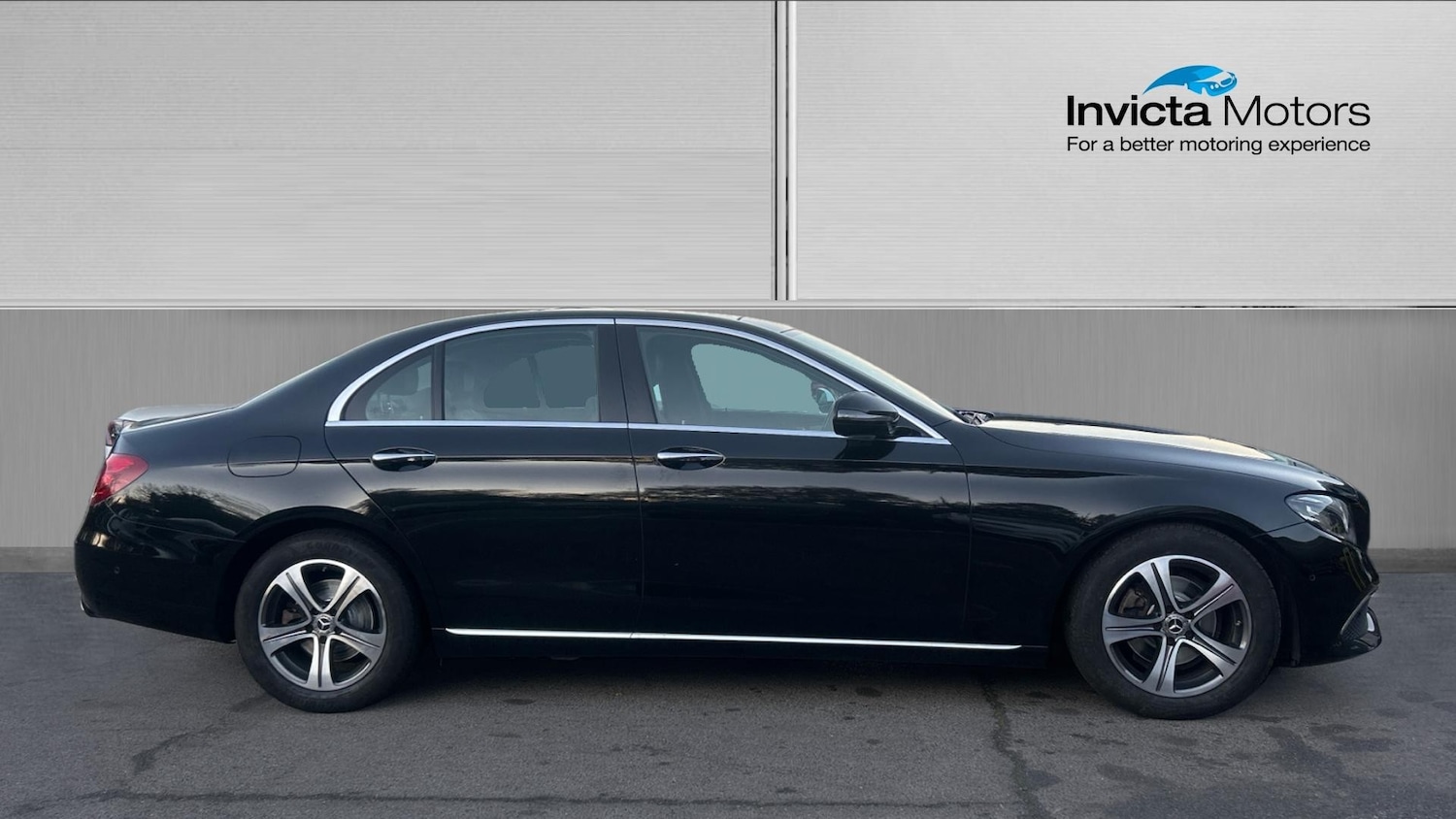 Used Mercedes-Benz E Class 2018 for sale - 77028176: Photo 2