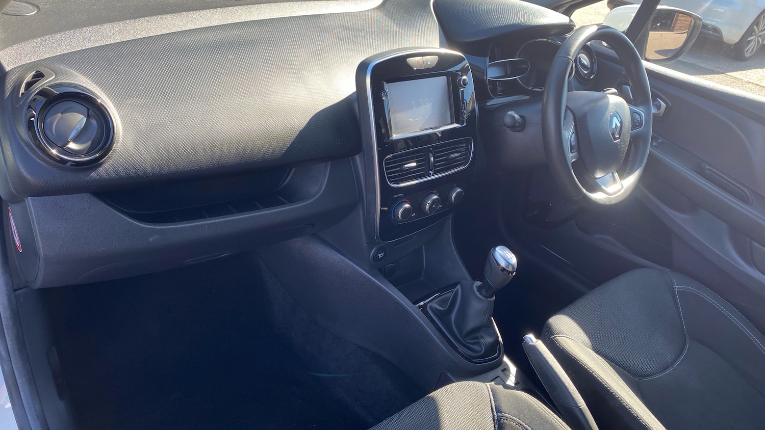Used Renault Clio 2018 for sale - 76324901: Photo 10