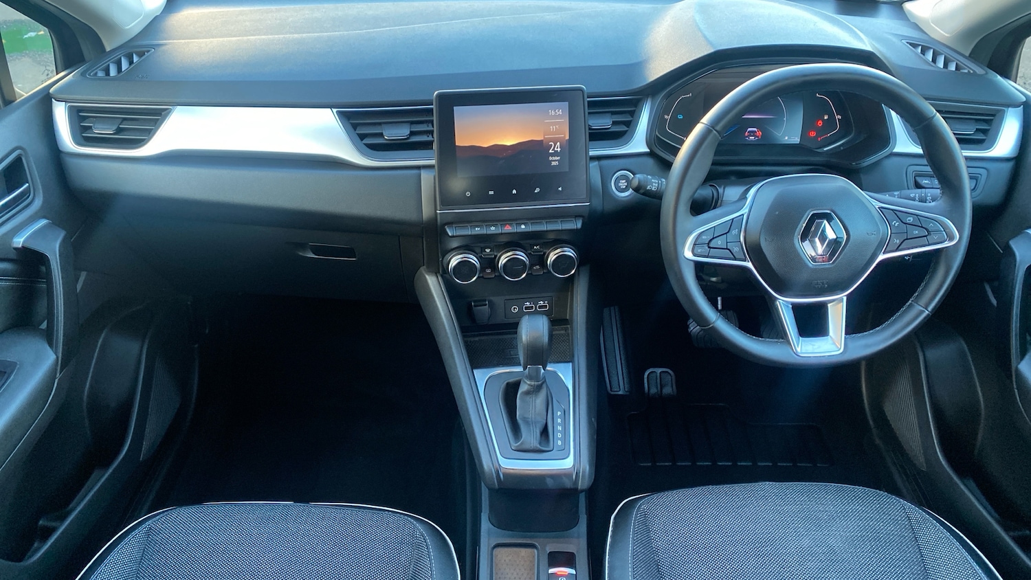 Used Renault Captur 2024 for sale - 76305220: Photo 11