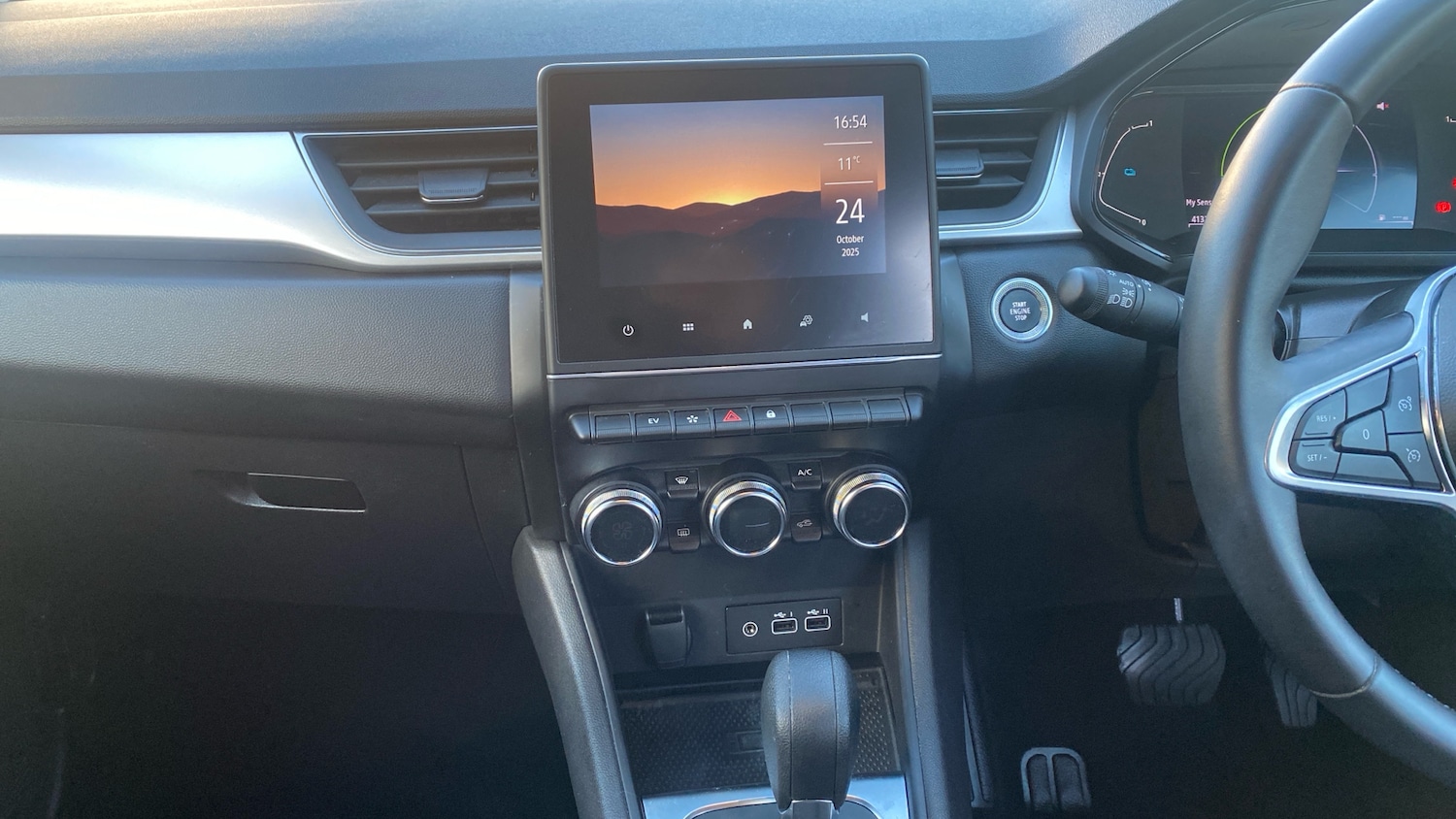 Used Renault Captur 2024 for sale - 76305220: Photo 12