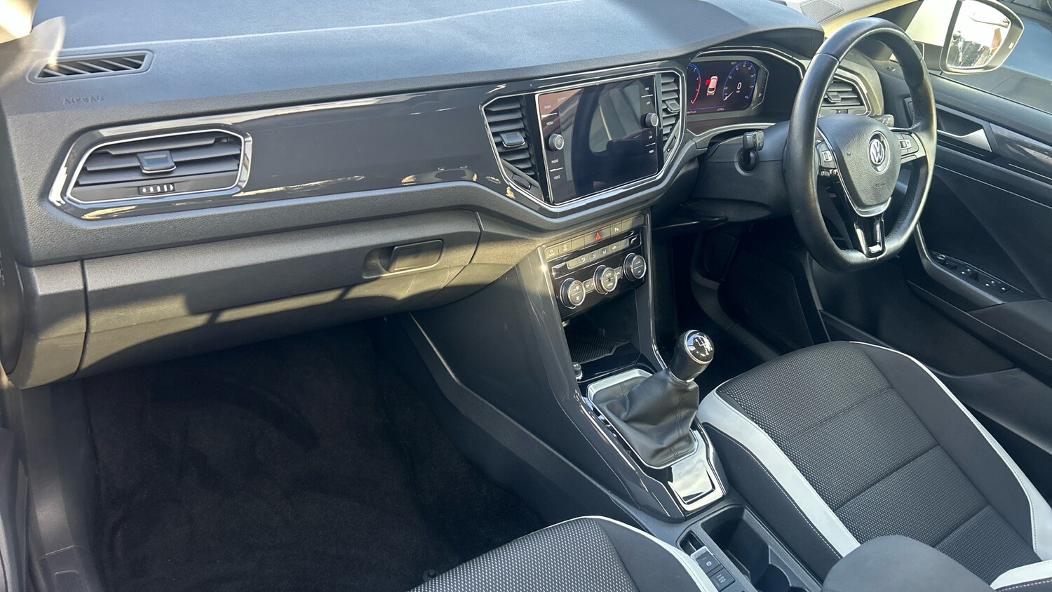 Used Volkswagen T-Roc 2018 for sale - 76951283: Photo 10