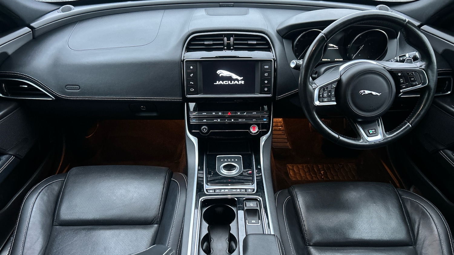 Used Jaguar XE 2018 for sale - 77038821: Photo 11