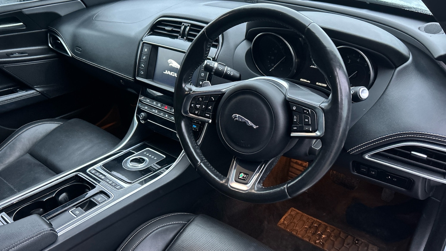 Used Jaguar XE 2018 for sale - 77038821: Photo 9