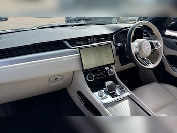 Used Jaguar F-Pace 2023 for sale - 78254904: Photo