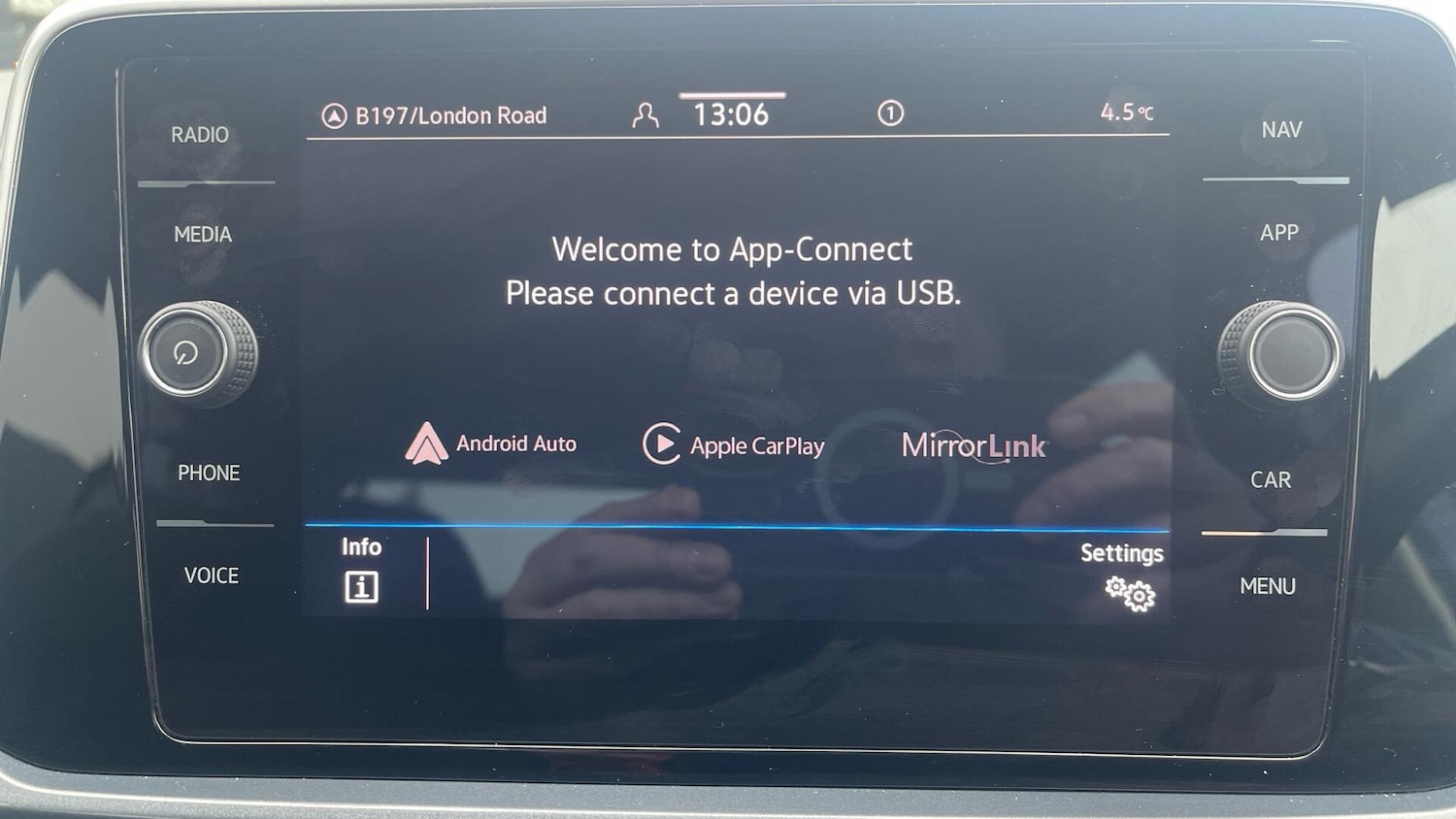 Used Volkswagen T-Roc 2023 for sale - 78021355: Photo 35