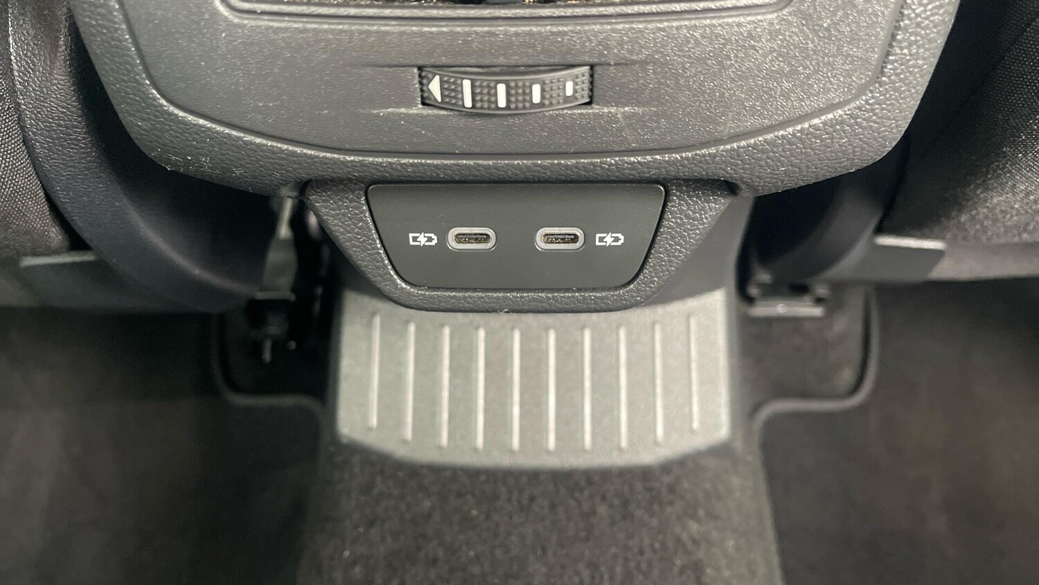 Used Volkswagen T-Roc 2023 for sale - 78211940: Photo 53