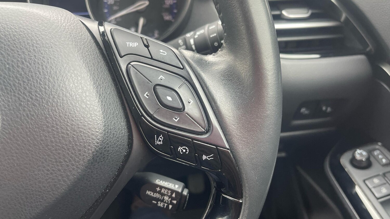 Used Toyota C-HR 2023 for sale - 78021368: Photo 15