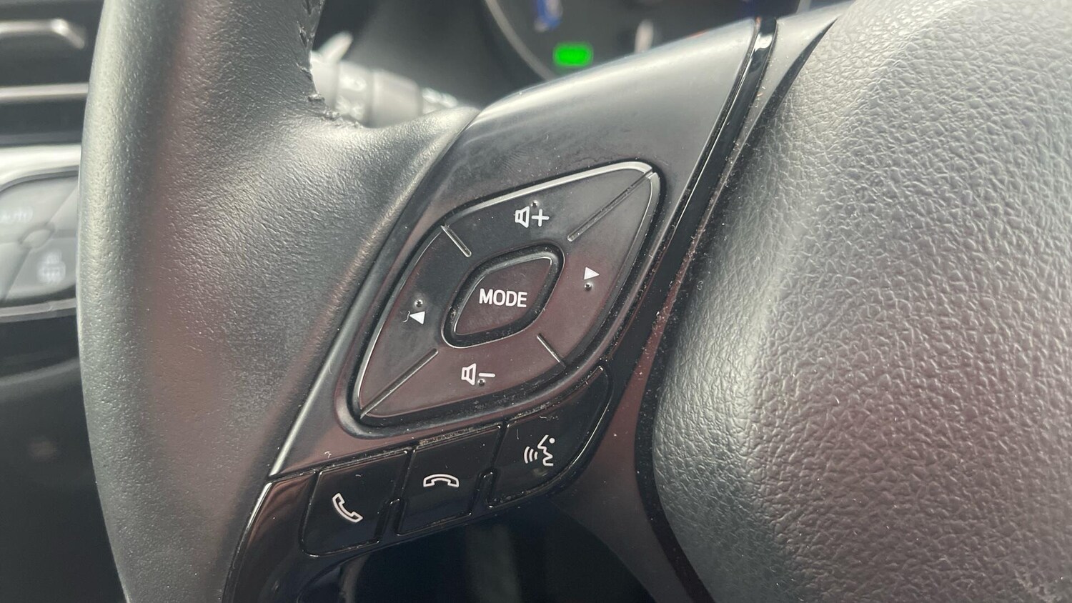 Used Toyota C-HR 2023 for sale - 78021368: Photo 16