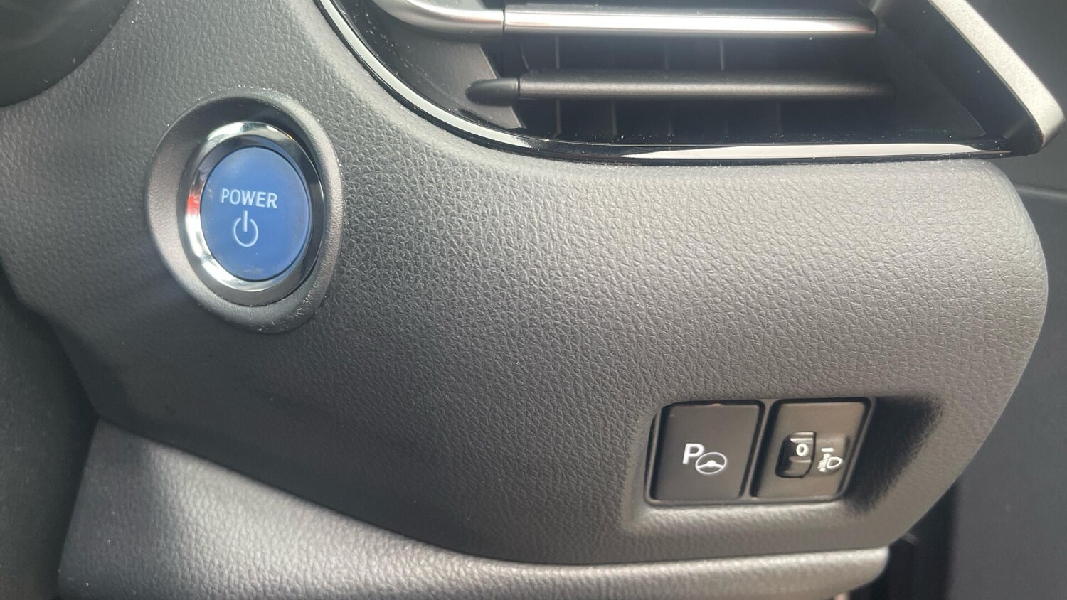 Used Toyota C-HR 2023 for sale - 78021368: Photo 17