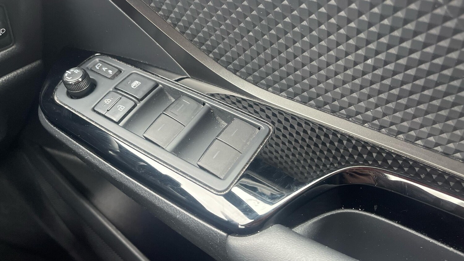 Used Toyota C-HR 2023 for sale - 78021368: Photo 35