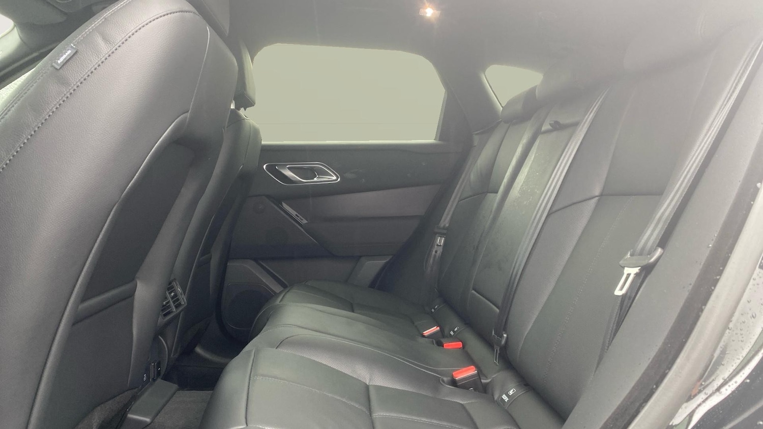 Used Land Rover Range Rover Velar 2026 for sale - 78015098: Photo 4