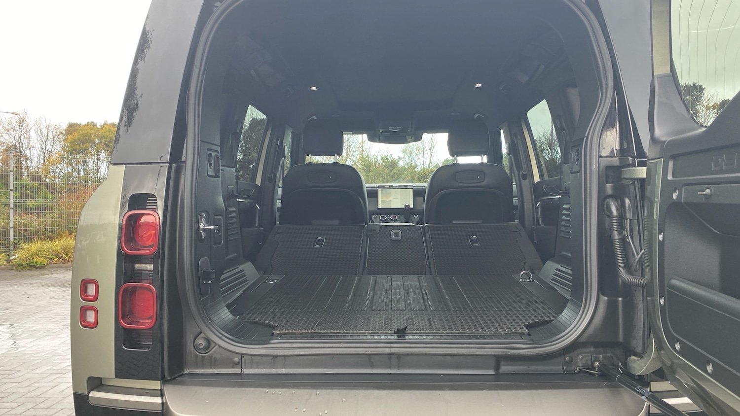 Used Land Rover Defender 2021 for sale - 76465999: Photo 10