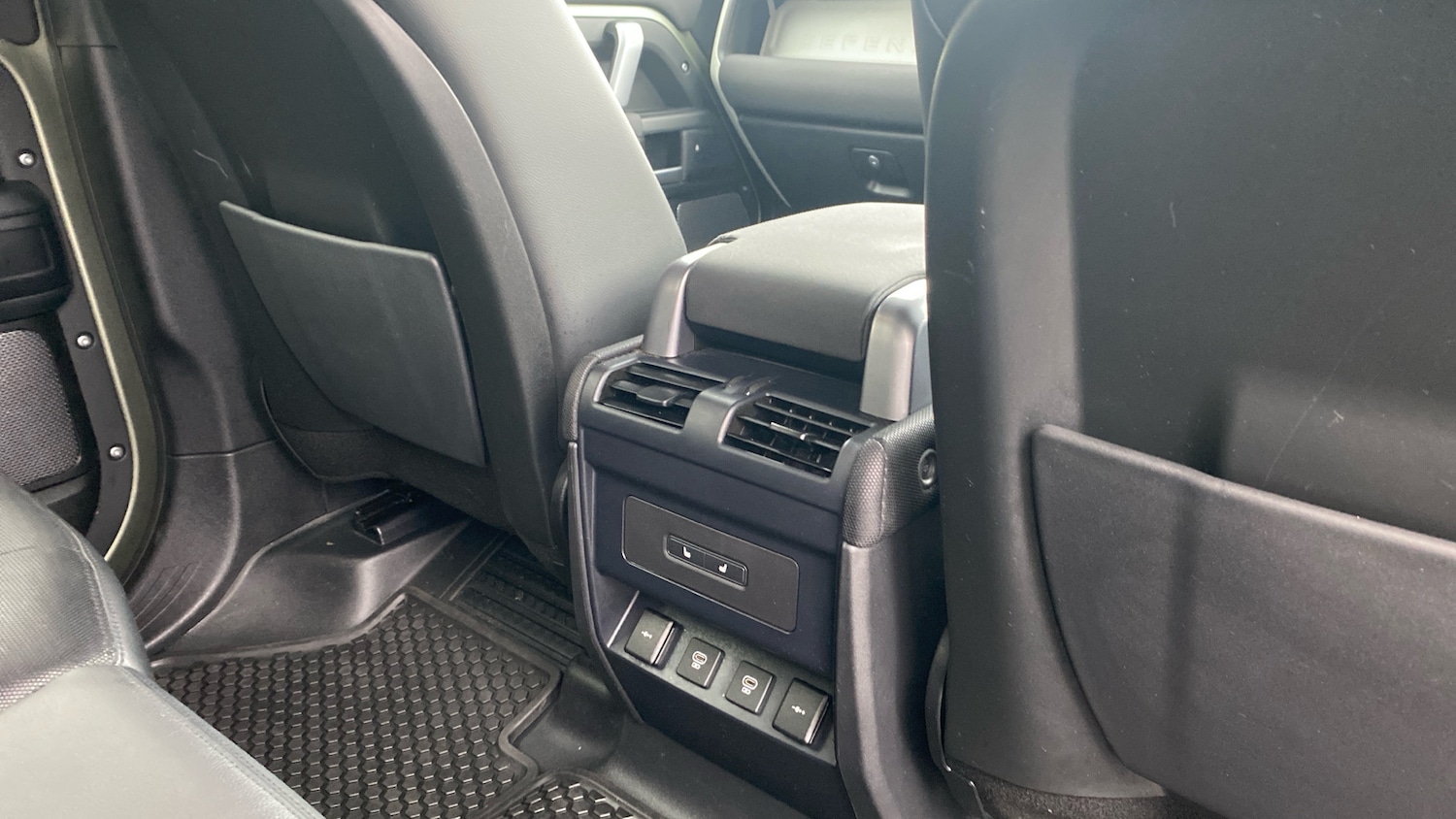 Used Land Rover Defender 2021 for sale - 76465999: Photo 18