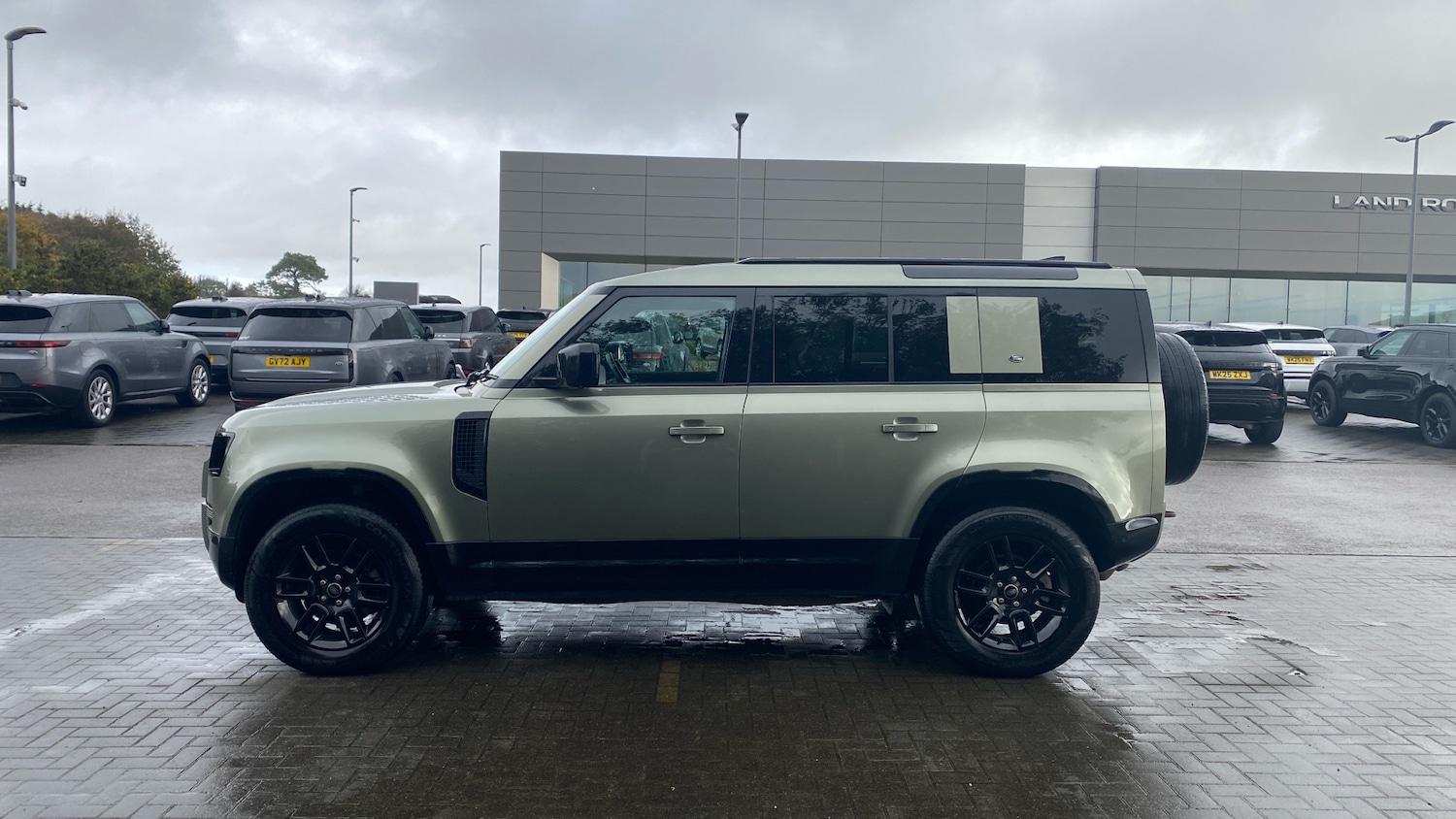 Used Land Rover Defender 2021 for sale - 76465999: Photo 21