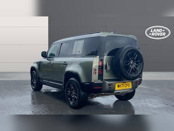 Used Land Rover Defender 2021 for sale - 76465999: Photo