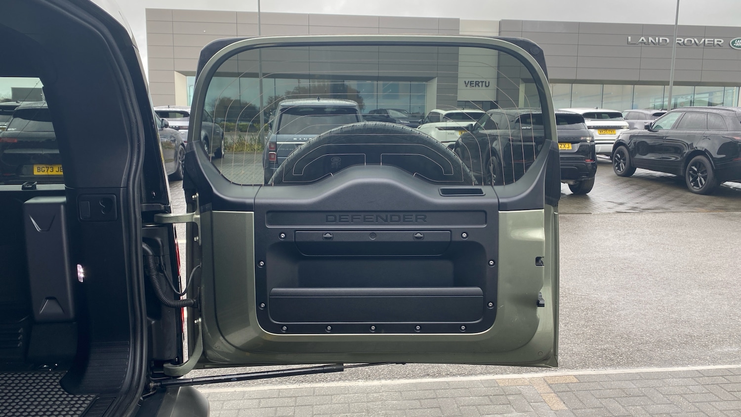 Used Land Rover Defender 2021 for sale - 76465999: Photo 37