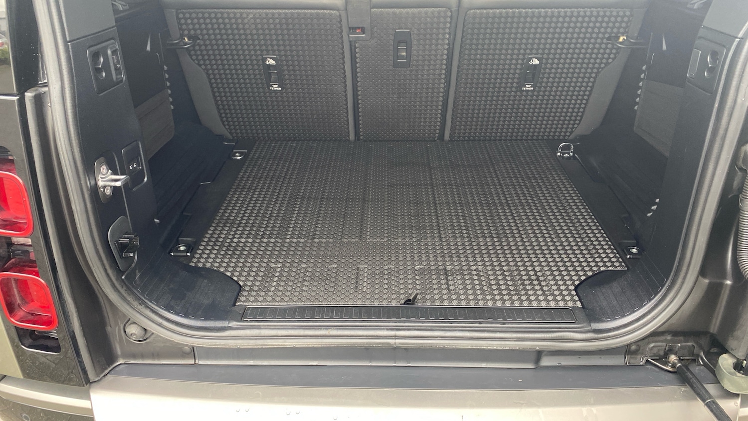 Used Land Rover Defender 2021 for sale - 76465999: Photo 38