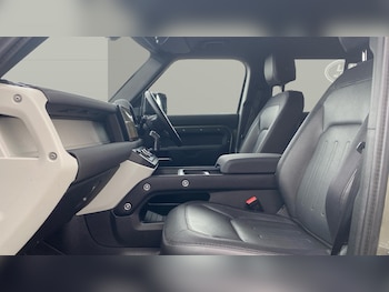 Used Land Rover Defender 2021 for sale - 76465999: Photo