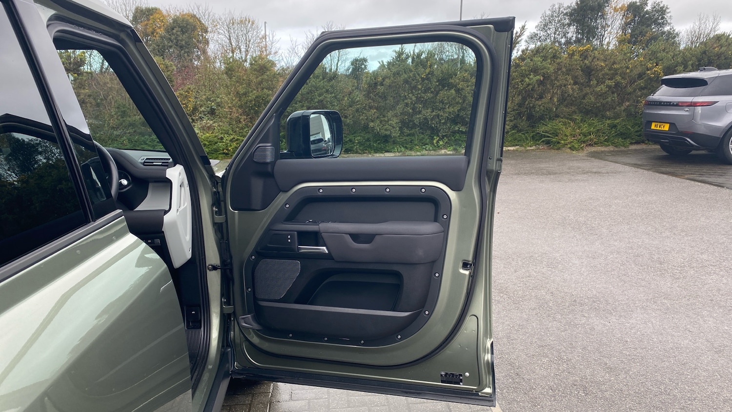 Used Land Rover Defender 2021 for sale - 76465999: Photo 47