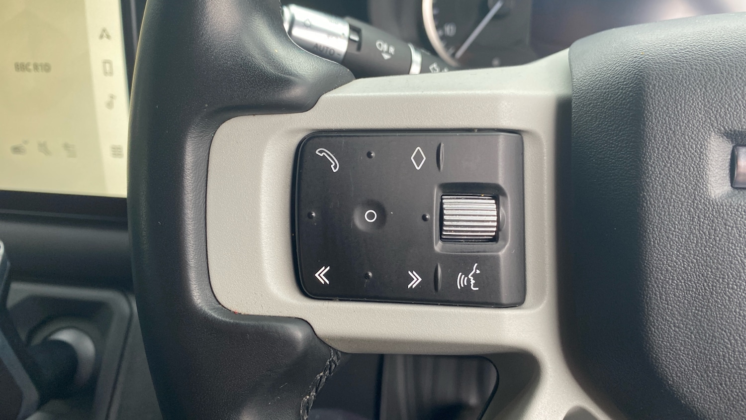 Used Land Rover Defender 2021 for sale - 76465999: Photo 54