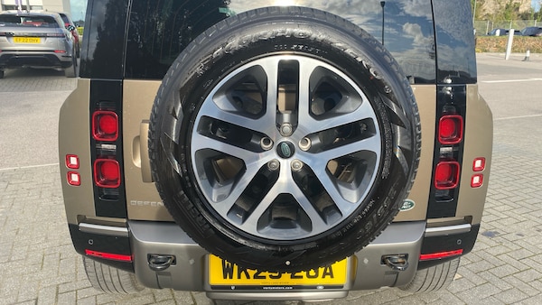 Used Land Rover Defender 2023 for sale - 76146497: Photo 26