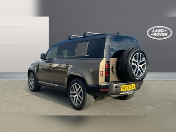 Used Land Rover Defender 2023 for sale - 76146497: Photo 2
