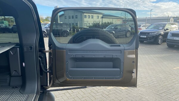 Used Land Rover Defender 2023 for sale - 76146497: Photo 33