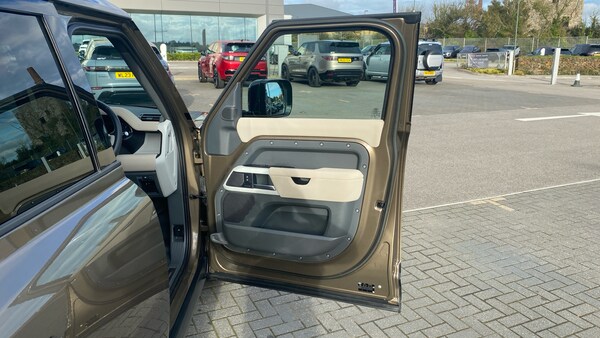Used Land Rover Defender 2023 for sale - 76146497: Photo 42