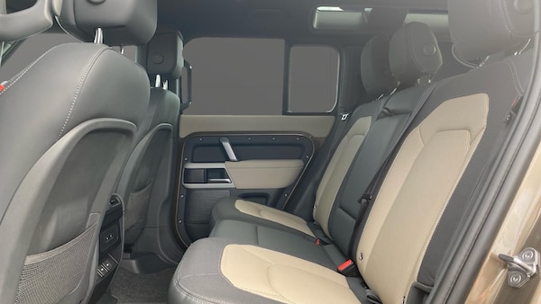 Used Land Rover Defender 2023 for sale - 76146497: Photo 4