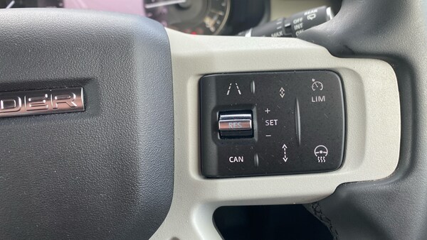 Used Land Rover Defender 2023 for sale - 76146497: Photo 51