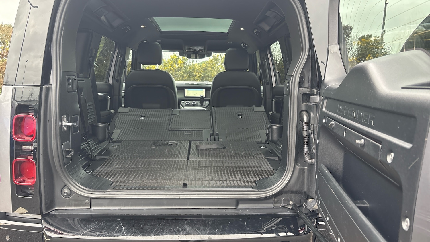 Used Land Rover Defender 2024 for sale - 78054143: Photo 10