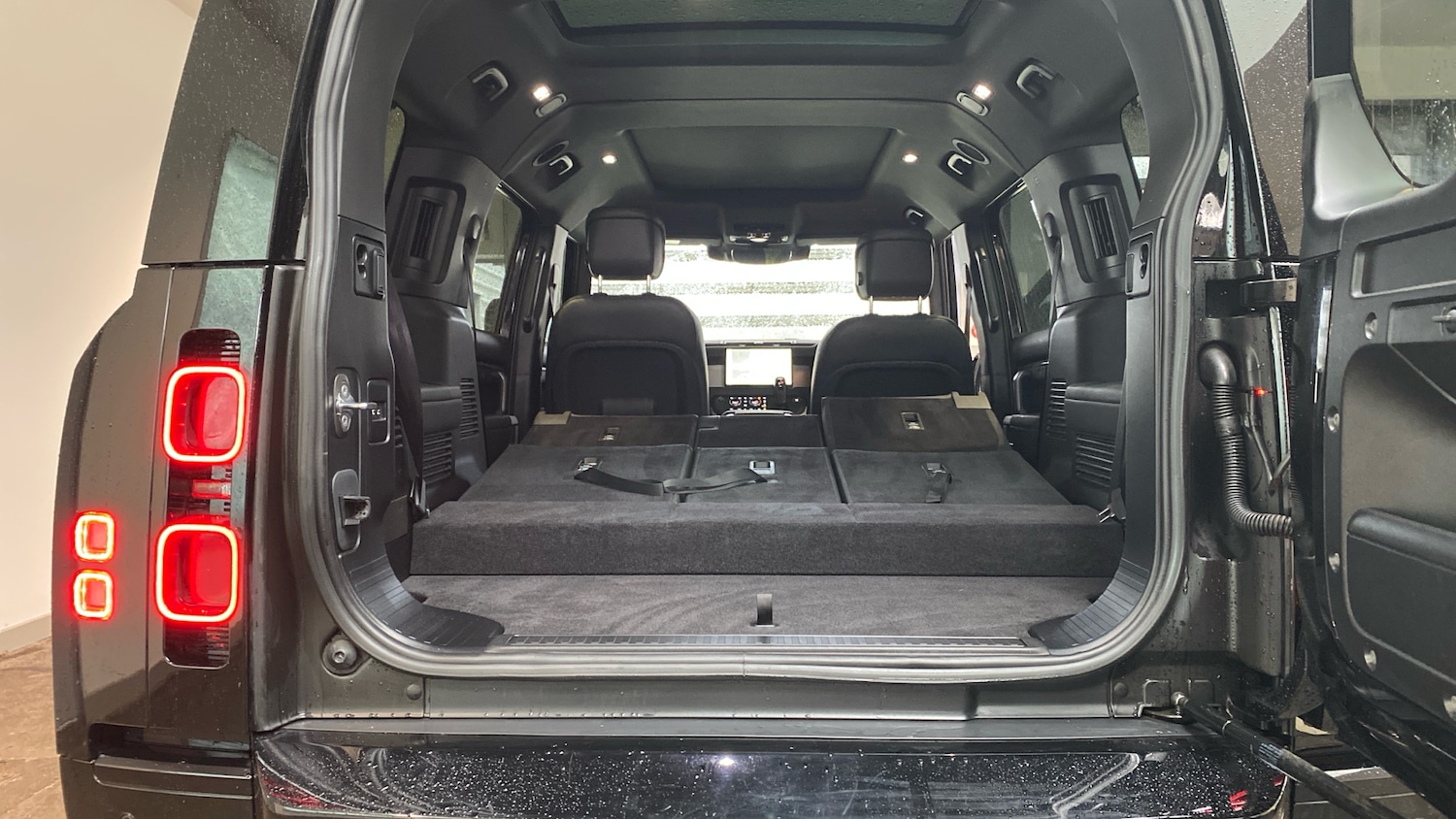 Used Land Rover Defender 2024 for sale - 77337485: Photo 10