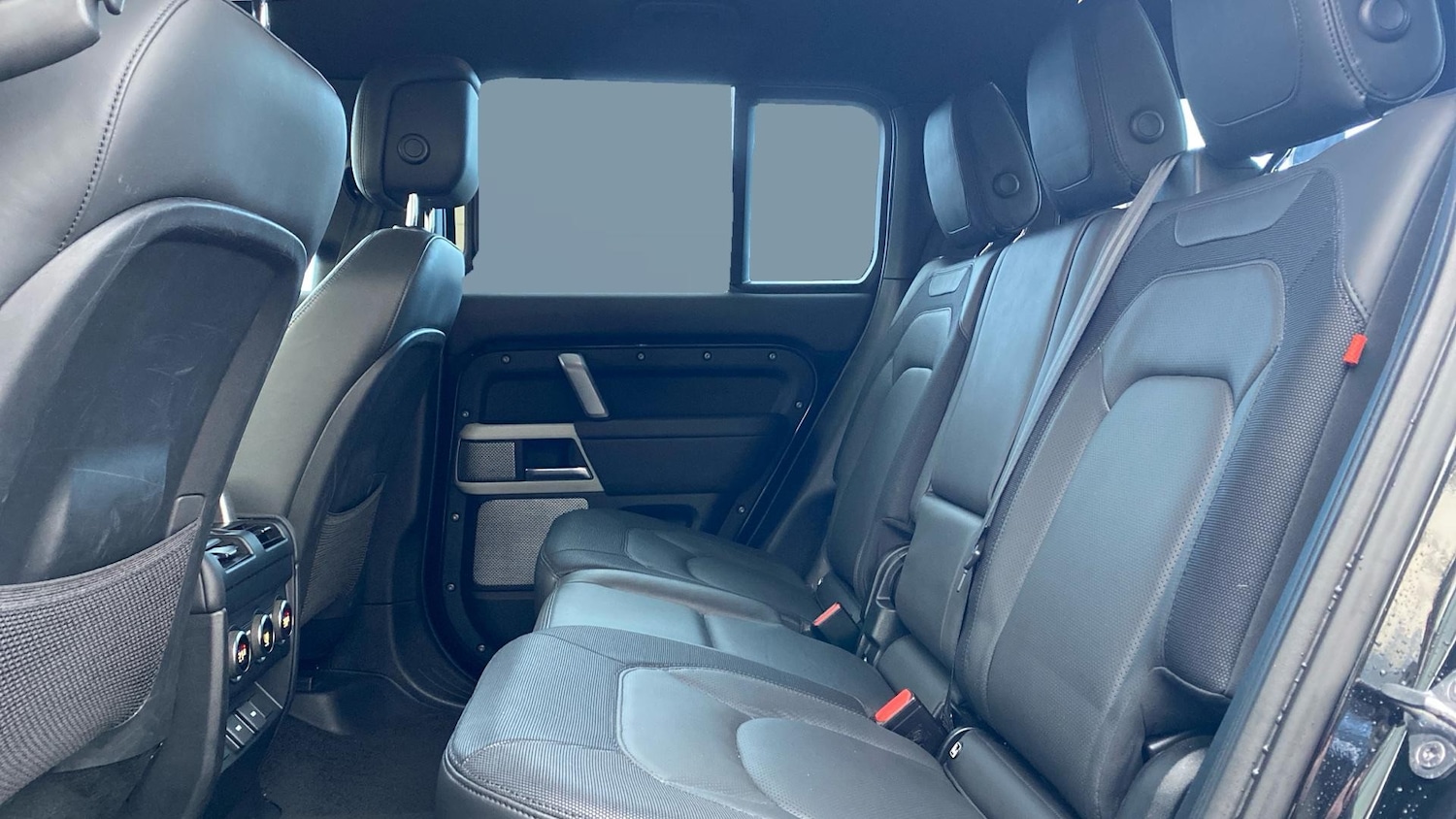 Used Land Rover Defender 2024 for sale - 77337485: Photo 4