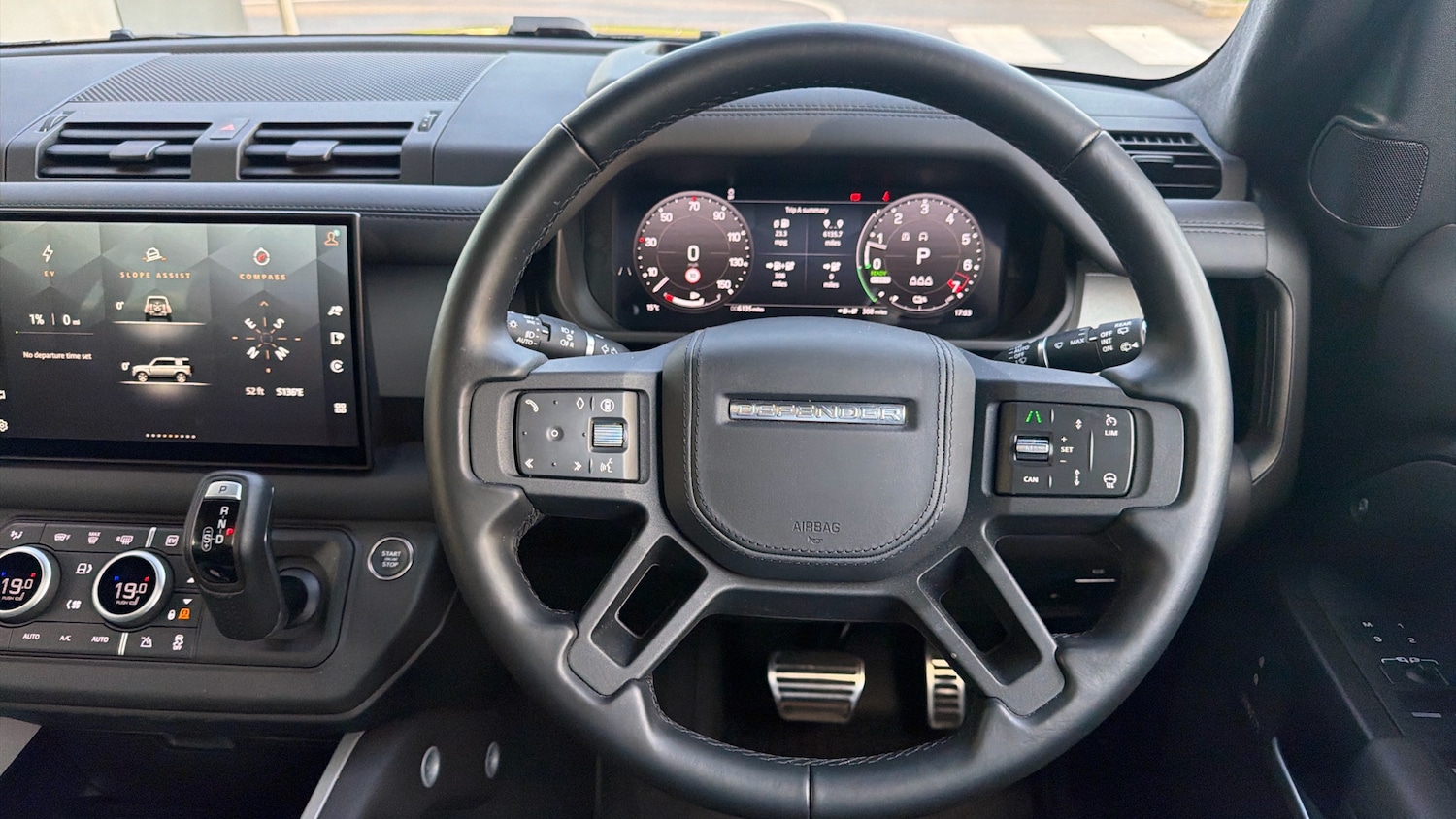 Used Land Rover Defender 2025 for sale - 76891949: Photo 15