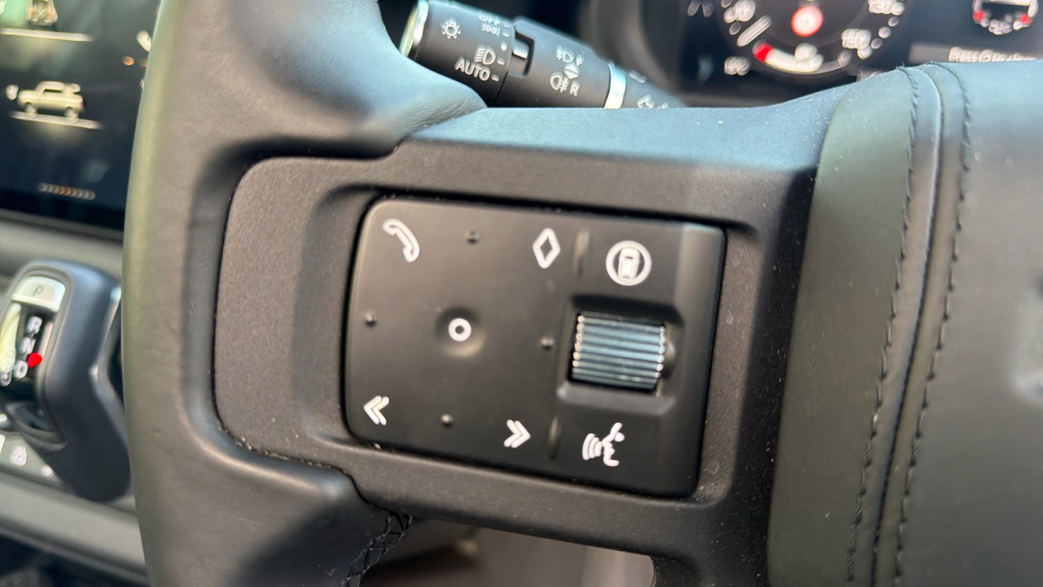 Used Land Rover Defender 2025 for sale - 76891949: Photo 37