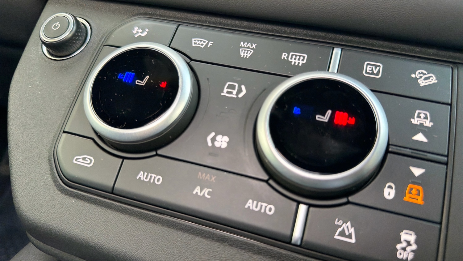 Used Land Rover Defender 2025 for sale - 76891949: Photo 48