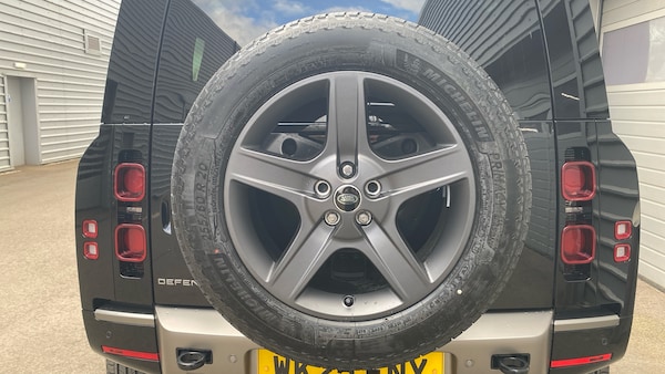Used Land Rover Defender 2025 for sale - 76181860: Photo 20