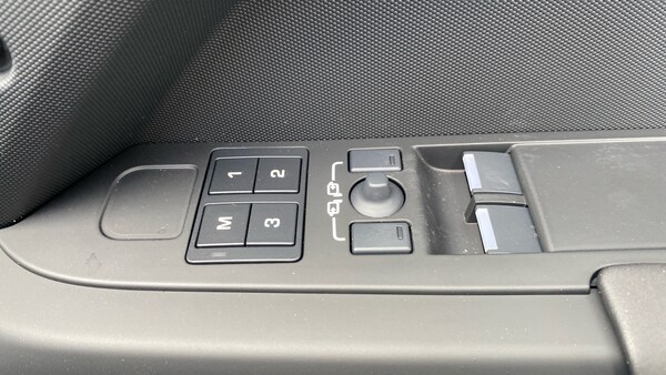 Used Land Rover Defender 2025 for sale - 76181860: Photo 27
