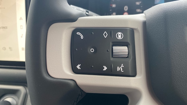 Used Land Rover Defender 2025 for sale - 76181860: Photo 38