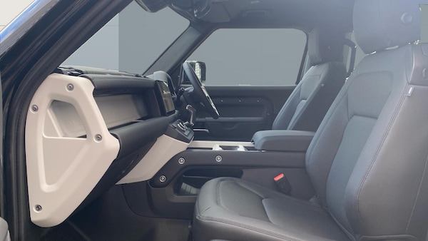 Used Land Rover Defender 2025 for sale - 76181860: Photo 3