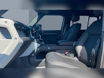 Used Land Rover Defender 2023 for sale - 79206884: Photo